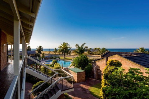 Busselton Beach Resort - Tourism Hervey Bay 3