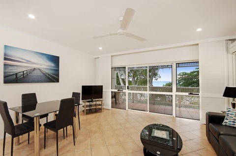 Marlin Waters Beachfront Apartments - Hervey Bay Accommodation 2