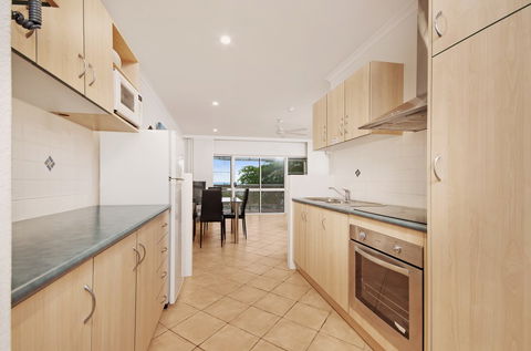 Marlin Waters Beachfront Apartments - Hervey Bay Accommodation 4