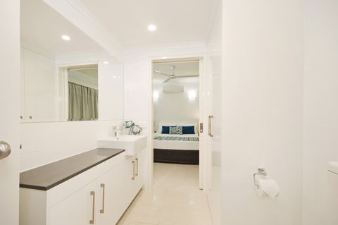 Marlin Waters Beachfront Apartments - Hervey Bay Accommodation 6
