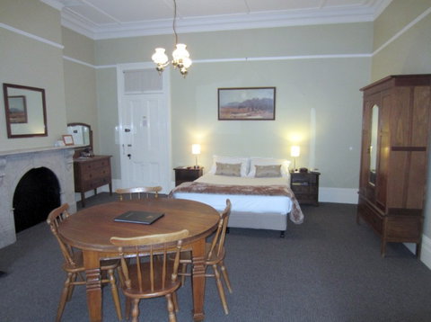 Moore Park Inn - Hervey Bay Accommodation 1