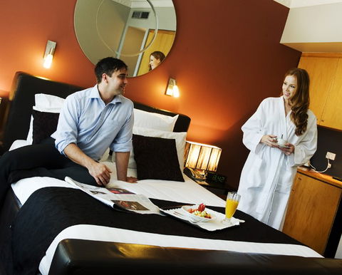 The Clarendon Hotel - Hervey Bay Accommodation 2