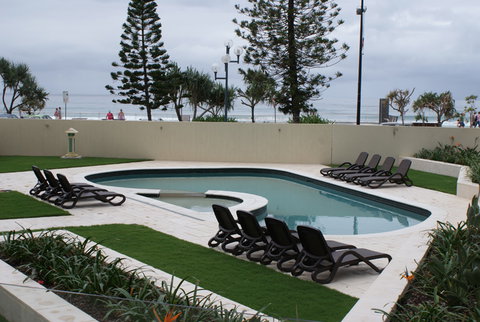 Zenith Apartments - Hervey Bay Accommodation 3
