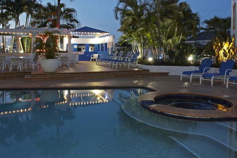 Santorini By The Sea - Hervey Bay Accommodation 1