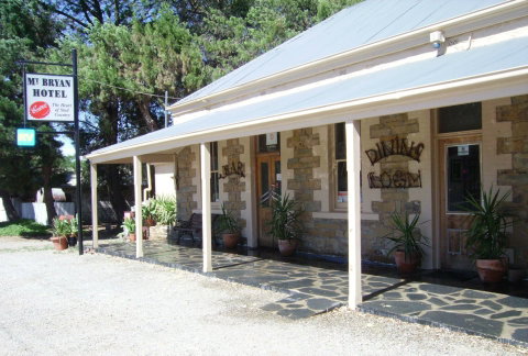 Mount Bryan Hotel - Hervey Bay Accommodation 0