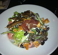 LARGS PIER HOTEL-MOTEL - Hervey Bay Accommodation