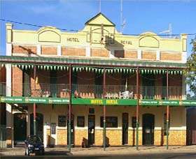 Royal Hotel Coonabarabran - Hervey Bay Accommodation 0