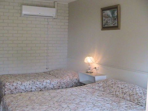 Cobden Roadhouse Motel - Tourism Hervey Bay 0