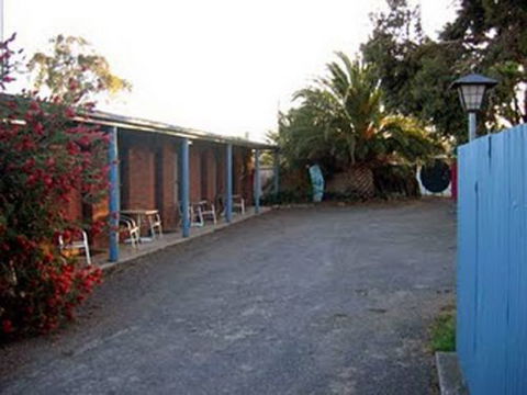 La Cochon Rose Motel & Art Gallery - Hervey Bay Accommodation 0