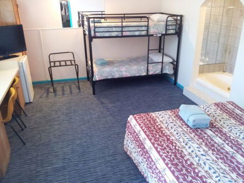 Charlton Motel - Hervey Bay Accommodation 2