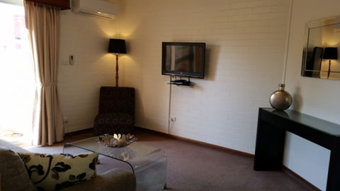 Cousins Motor Inn - Hervey Bay Accommodation 15