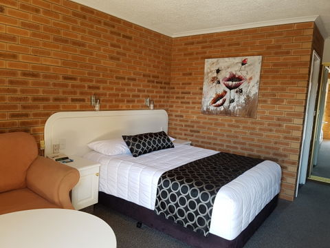Cousins Motor Inn - Hervey Bay Accommodation 7