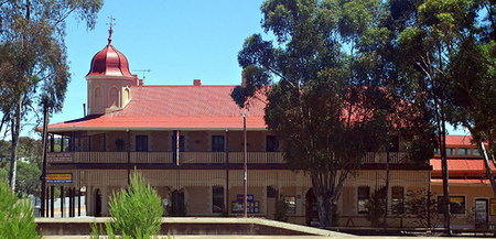 Peterborough Railway Hotel - Hervey Bay Accommodation 0