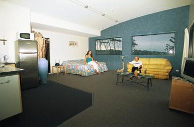 Beach House Mollymook - Hervey Bay Accommodation 3