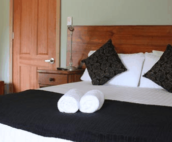 Tullah Lakeside Chalets