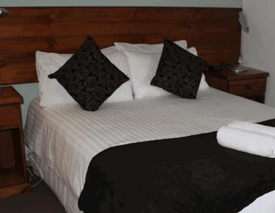 Tullah Lakeside Chalets - Hervey Bay Accommodation 1