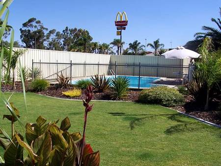 Renmark Motor Inn - Hervey Bay Accommodation 3