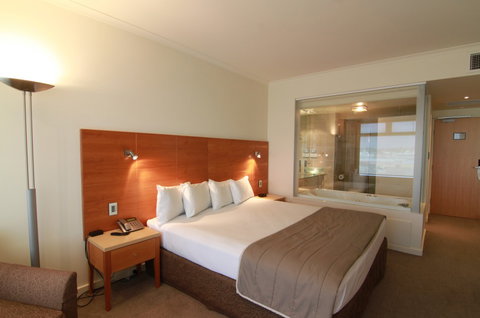 Quality Hotel Gateway Devonport - Hervey Bay Accommodation 3