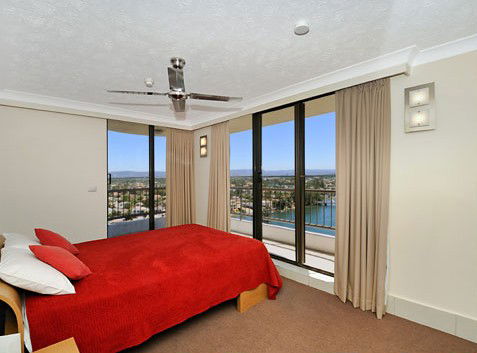 Alexander Holiday Apartments - Hervey Bay Accommodation 1