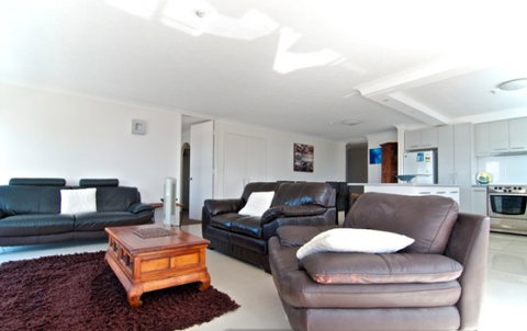 SURFERS CHALET HOLIDAY APARTMENTS - Hervey Bay Accommodation 2