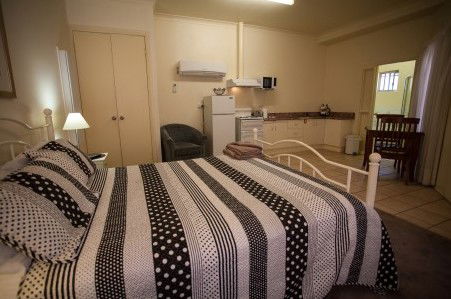 Millies Guesthouse & Serviced Apartments - Hervey Bay Accommodation 5