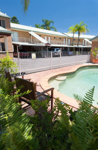 Country Comfort Gin Gin Wild Scotsman - Hervey Bay Accommodation 1