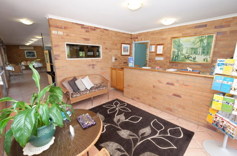 Country Comfort Gin Gin Wild Scotsman - Hervey Bay Accommodation 2