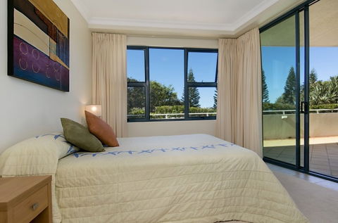 Santorini On Mudjimba - Hervey Bay Accommodation 5