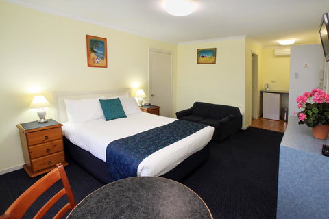 Pelican Motor Inn - Hervey Bay Accommodation 1