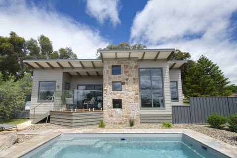 Stonetryst Spa Villas - Hervey Bay Accommodation 0