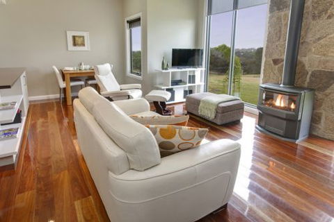 Stonetryst Spa Villas - Hervey Bay Accommodation 1