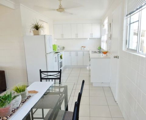 Lucinda Holiday Rentals  - Hervey Bay Accommodation 1