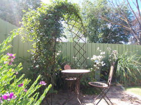Robyn's Nest Country Cottages - Hervey Bay Accommodation 0