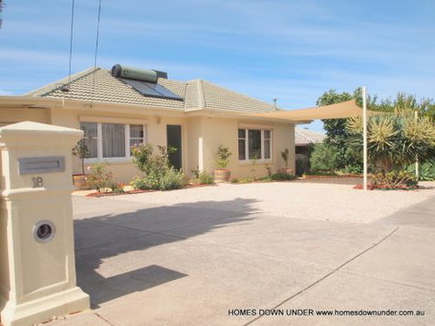 Homes Down Under - Hervey Bay Accommodation 3