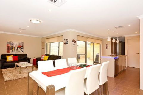 Chesapeake Retreat - Hervey Bay Accommodation 0