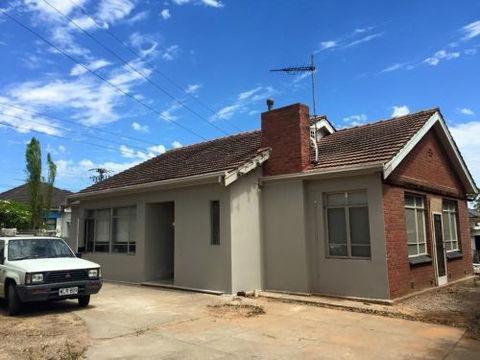 Adelaide Rooms - Hervey Bay Accommodation 0