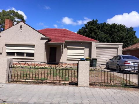 Adelaide Rooms - Hervey Bay Accommodation 1