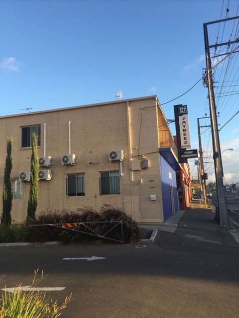 Adelaide Rooms - Hervey Bay Accommodation 2