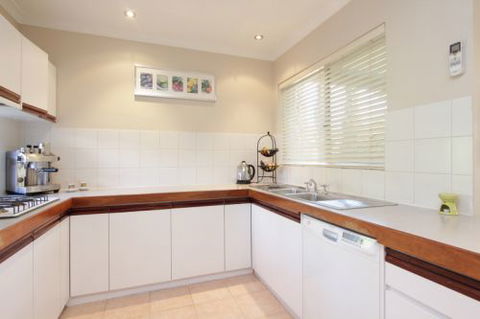 Tea Tree Manor - Hervey Bay Accommodation 6