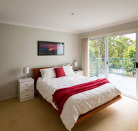The Lake Limo - Hervey Bay Accommodation