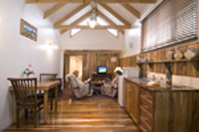 Ellie's Cottage Collection - Ellie's Townhouse - Hervey Bay Accommodation 0