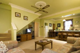 Ellie's Cottage Collection - Ellie's Townhouse - Hervey Bay Accommodation 1
