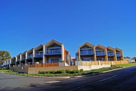Seine Bay Apartments - Tourism Hervey Bay 0