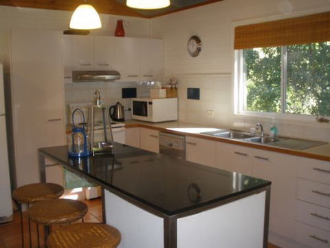 Coochiemudlo Island Family Beach House - Tourism Hervey Bay 3