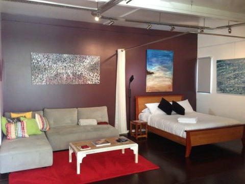 ArtHOUSE Beachfront Accommodation - Hervey Bay Accommodation 3