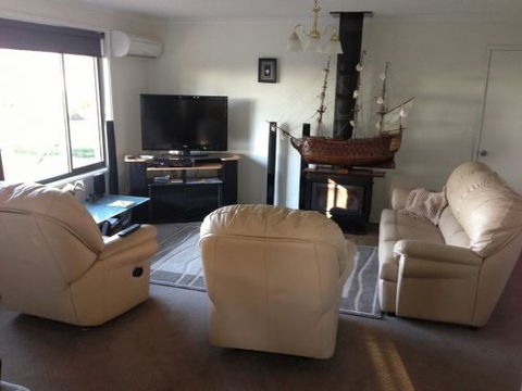 Eaglehawk Neck Beach House - Hervey Bay Accommodation 5