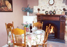 Burdett's Waratah Cottage - Hervey Bay Accommodation 0