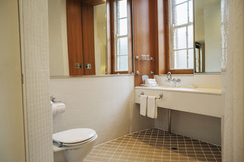 Holiday Inn Old Sydney The Rocks - Hervey Bay Accommodation 2