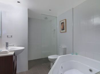 Amora Riverwalk Melbourne - Tourism Hervey Bay 2