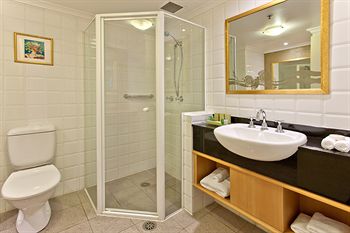 Radisson Hotel & Suites Sydney - Hervey Bay Accommodation 2